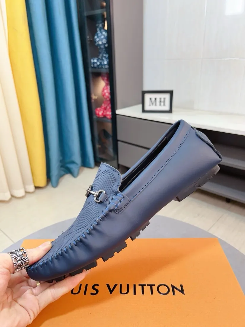 Men's men's shoes💰400🌹🌹[LV Louis Vuitton] New men's beanie shoes💝💝.. Top-grade imported cowhide embossed➕Comfortable leather lining. It is extremely skin-friendly and comfortable, feels very delicate, and the shape is very correct! Perfectly reflects the three-dimensional sense, code number: 38-44